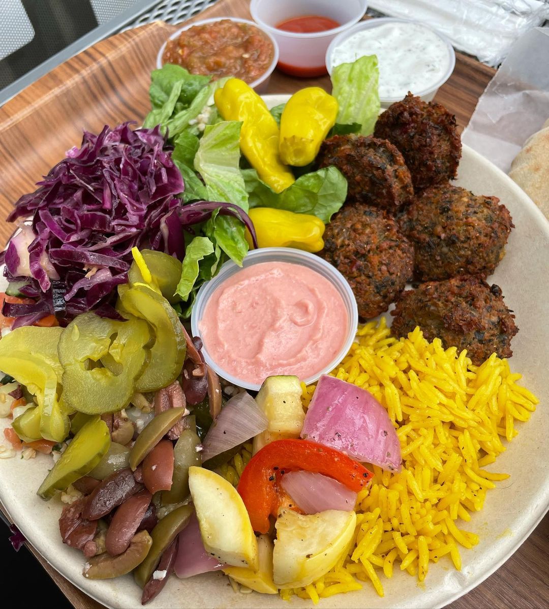 Garbanzo falafel platter